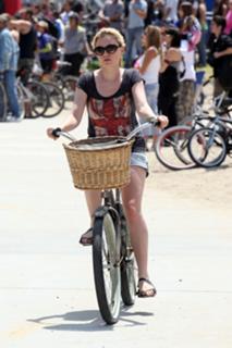 Anna Paquin feet photo thumbnail