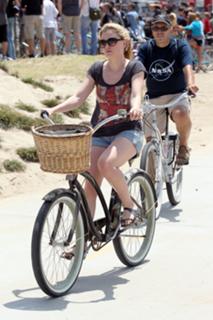 Anna Paquin feet photo thumbnail