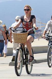 Anna Paquin feet photo thumbnail