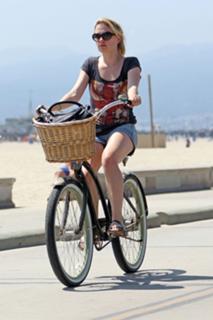Anna Paquin feet photo thumbnail