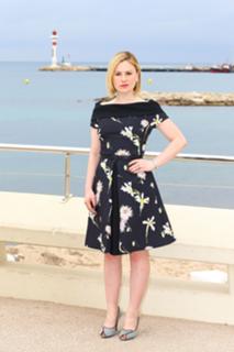 Anna Paquin feet photo thumbnail