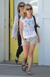 Anna Paquin feet photo thumbnail