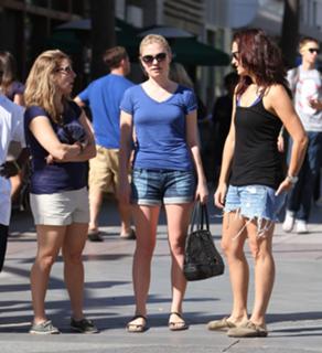Anna Paquin feet photo thumbnail