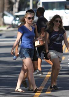 Anna Paquin feet photo thumbnail