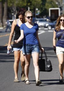 Anna Paquin feet photo thumbnail