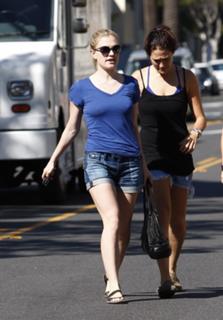 Anna Paquin feet photo thumbnail