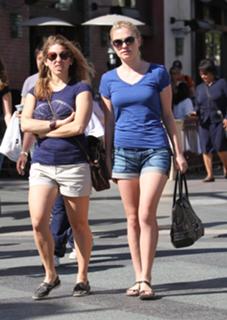 Anna Paquin feet photo thumbnail