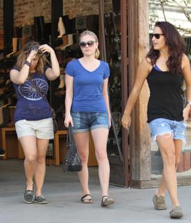 Anna Paquin feet photo thumbnail