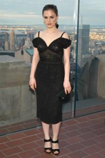 Anna Paquin feet photo thumbnail