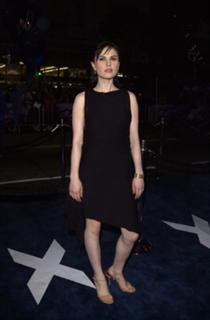 Anna Paquin feet photo thumbnail