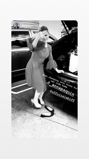Anna Paquin feet photo thumbnail