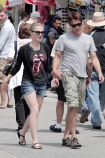 Anna Paquin feet photo thumbnail