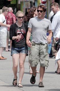Anna Paquin feet photo thumbnail