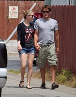 Anna Paquin feet photo thumbnail