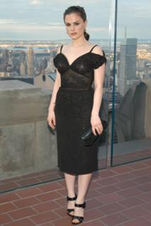 Anna Paquin feet photo thumbnail