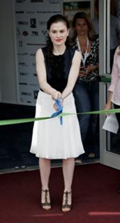 Anna Paquin feet photo thumbnail