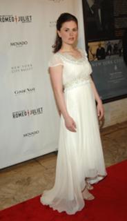 Anna Paquin feet photo thumbnail
