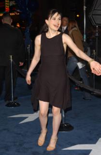 Anna Paquin feet photo thumbnail