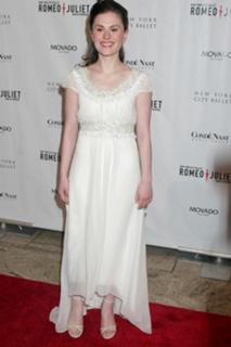 Anna Paquin feet photo thumbnail