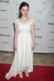 Anna Paquin feet photo thumbnail