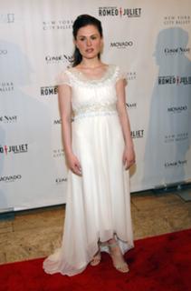 Anna Paquin feet photo thumbnail