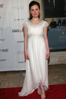 Anna Paquin feet photo thumbnail