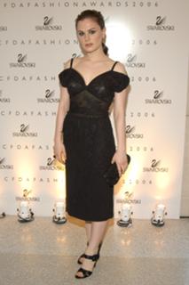 Anna Paquin feet photo thumbnail