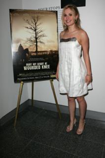 Anna Paquin feet photo thumbnail