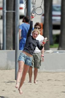 Anna Paquin feet photo thumbnail