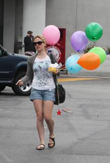 Anna Paquin feet photo thumbnail