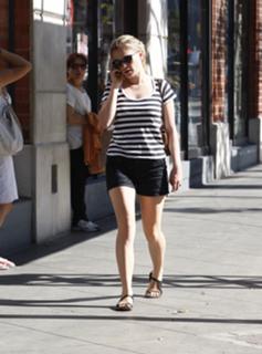 Anna Paquin feet photo thumbnail