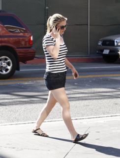 Anna Paquin feet photo thumbnail
