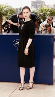 Anna Paquin feet photo thumbnail