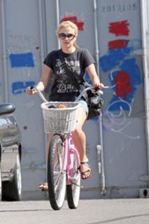 Anna Paquin feet photo thumbnail
