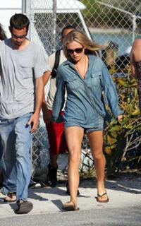 Anna Paquin feet photo thumbnail
