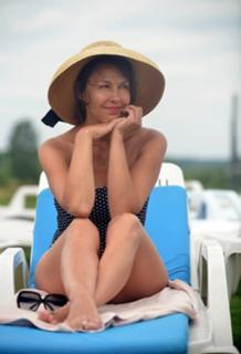 Anna Popek feet photo thumbnail