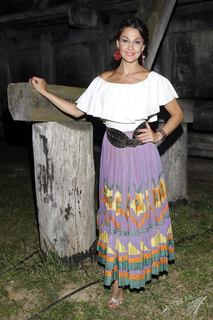 Anna Popek feet photo thumbnail