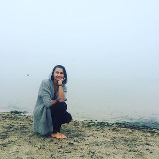 Anna Popek feet photo thumbnail