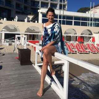 Anna Popek feet photo thumbnail