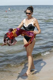 Anna Popek feet photo thumbnail