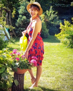 Anna Popek feet photo thumbnail