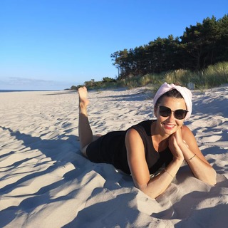 Anna Popek feet photo thumbnail