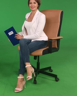 Anna Popek feet photo thumbnail