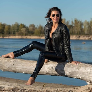 Anna Popek feet photo thumbnail