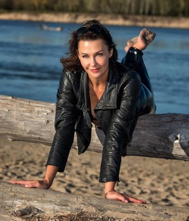 Anna Popek feet photo thumbnail