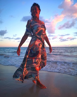 Anna Popek feet photo thumbnail