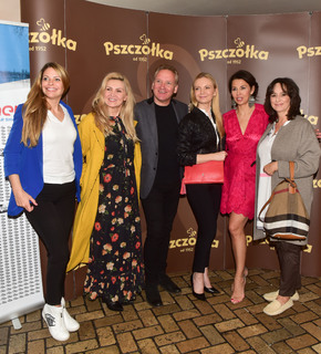 Anna Popek feet photo thumbnail