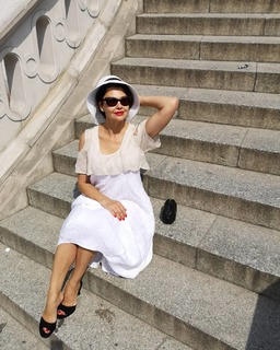 Anna Popek feet photo thumbnail