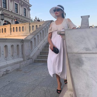 Anna Popek feet photo thumbnail