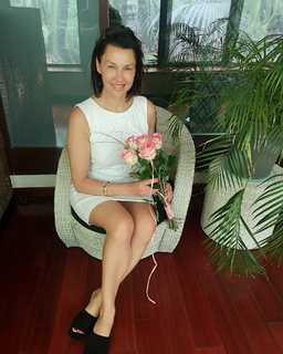 Anna Popek feet photo thumbnail